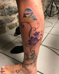 Florales Tattoo mit Vogel von Christian 