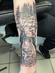 Tattoo Wolf mit Schrift und Wald von Christian 1