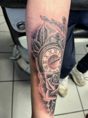 Tattoo Taschenuhr mit Rose und Taube von Christian 2